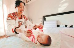 保姆月嫂高薪难寻 武汉10名雇主“抢”1名家政工